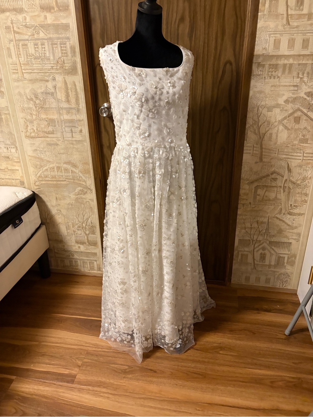 Elegant White Floral Embroidered Midi Dress - Women's JessaKae 2x - Picture 2 of 7